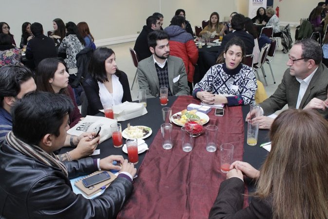 Egresados de FACEA participaron en primer encuentro Speed Dating & Hunting Day