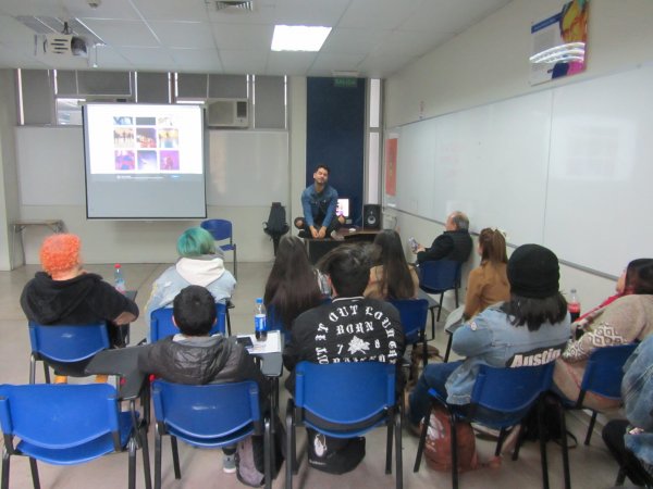 Exitoso publicista centralino compartió su experiencia ante estudiantes de primer año