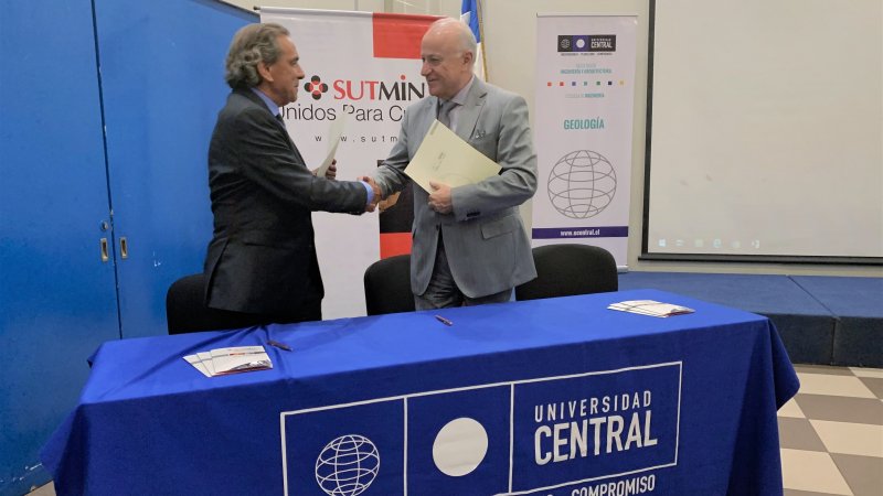 Ucen sella alianza con la asociación gremial Sutmin A.G.