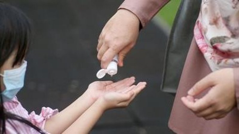 ¿Cómo evitar la intoxicación de los niños en el hogar?