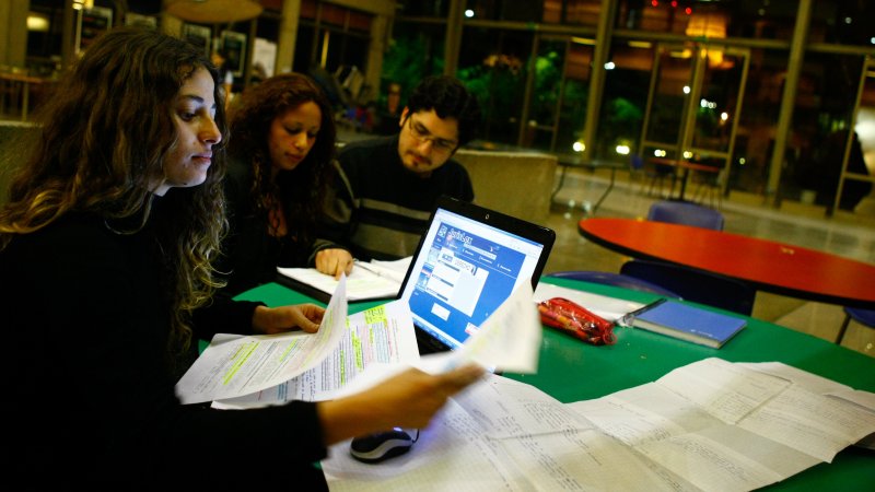 TNS en Administración de Empresas realizó estudio de egresados