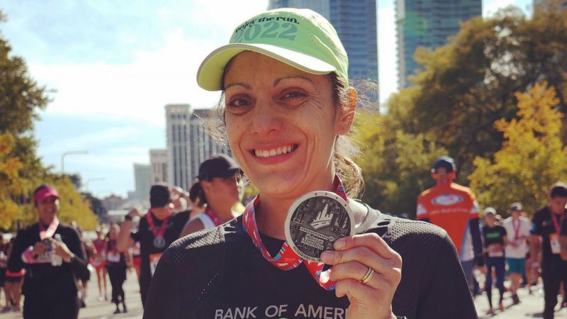 Estudiante de doctorado en derecho representa a la UCEN en maratón en Chicago