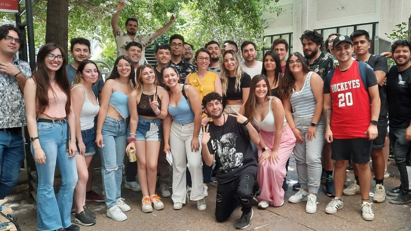 Estudiantes de la Finarq se quedan con el podio en el primer «Concurso Sísmico de Estructuras a Escala»