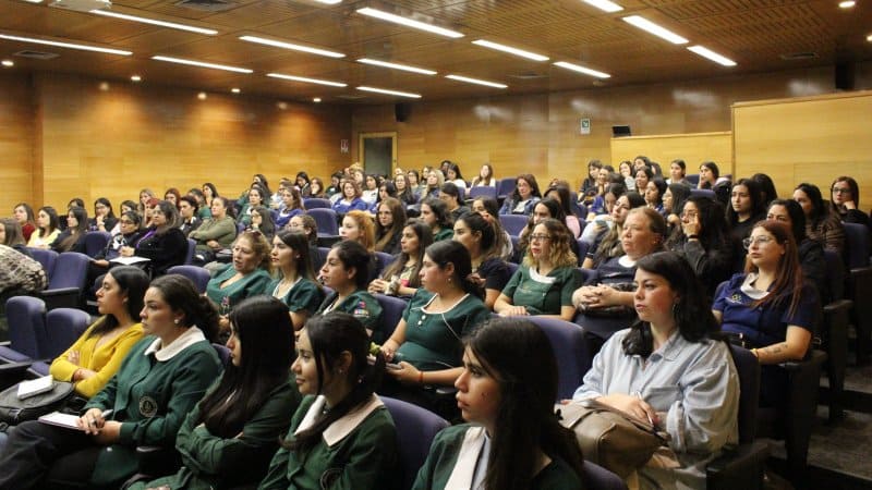 Educación Parvularia reúne a profesionales y técnicas en educación para capacitar en metodología Pikler