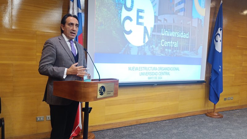 Vicerrector Académico presenta a docentes de la Facultad de Medicina y Ciencias de la Salud nueva estructura organizacional