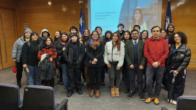 Charla de Sociología abordó el emprendimiento femenino y políticas públicas relacionadas