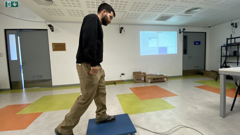 Capacitan a docentes de Kinesiología en uso de equipos tecnológicos para análisis del movimiento humano