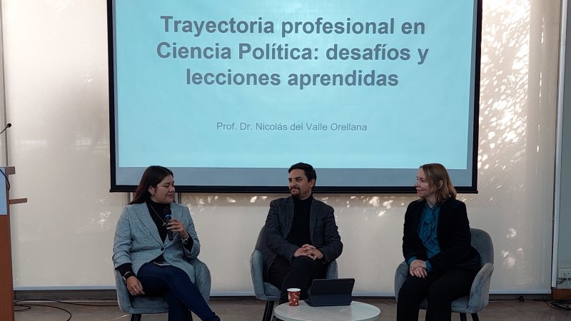 Egresado de Ciencia Política comentó a estudiantes sus experiencias laborales y los desafíos encontrados