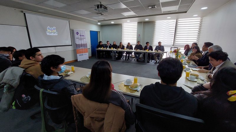 Estudiantes de Administración Pública compartieron con Benito Baranda en actividad sobre colaboración público-privada