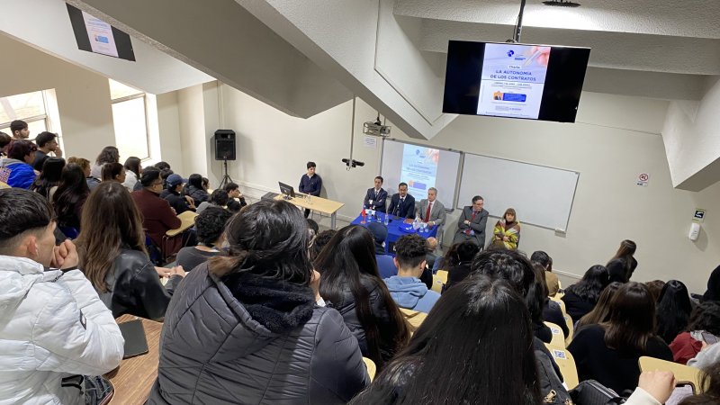 Académicos peruanos realizaron clases en la U.Central