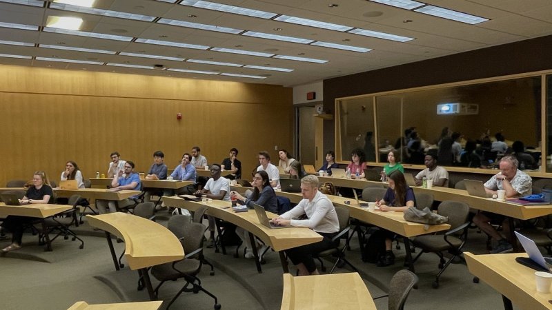 Académico de Ciencia Política participó en Escuela de Verano de la Universidad Brown en Inglaterra