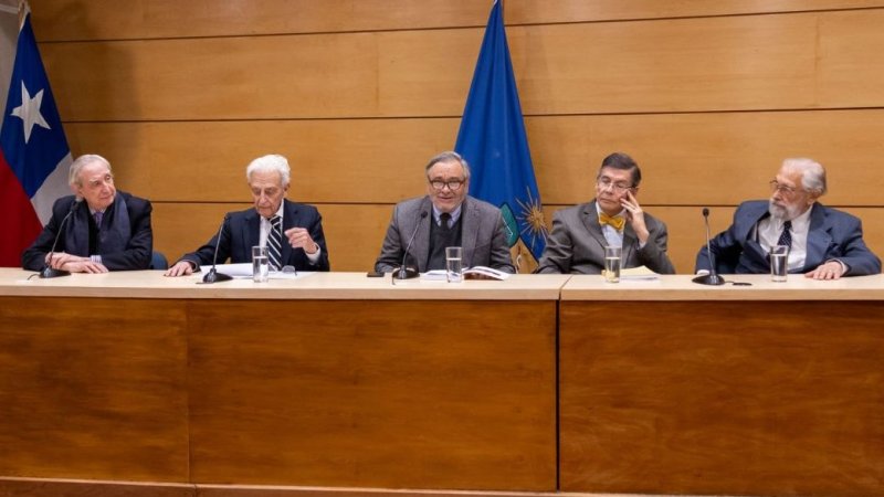 Decano Luis Riveros participó en homenaje a destacado historiador nacional