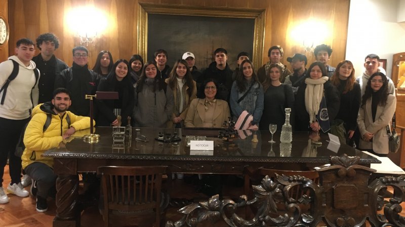 Estudiantes de Administración Pública conocieron de cerca el funcionamiento de la Contraloría General de la República