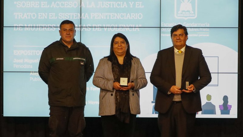 Directores de Periodismo y Publicidad expusieron sobre acceso a la justicia ante Escuela de Gendarmería