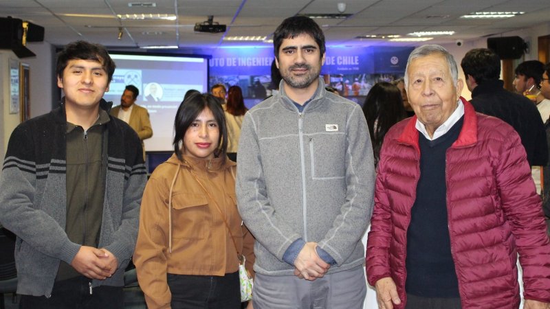 Estudiantes y docentes participaron de jornada del Instituto de Ingenieros de Minas de Chile