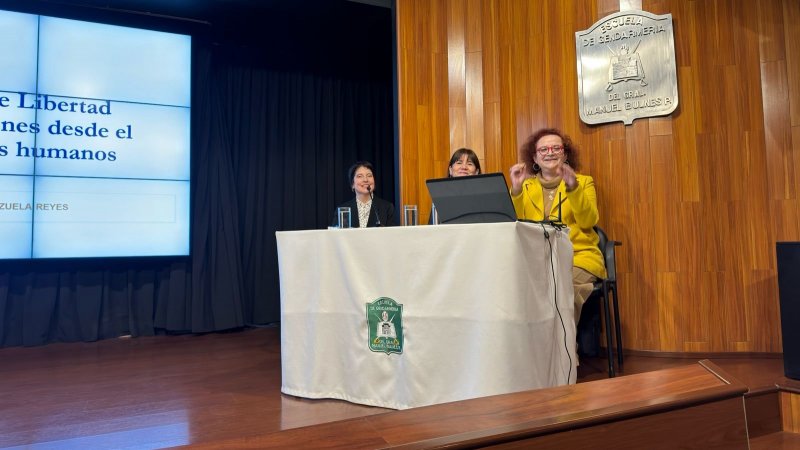 Académicas de Derecho dictaron charla en Escuela de Gendarmería