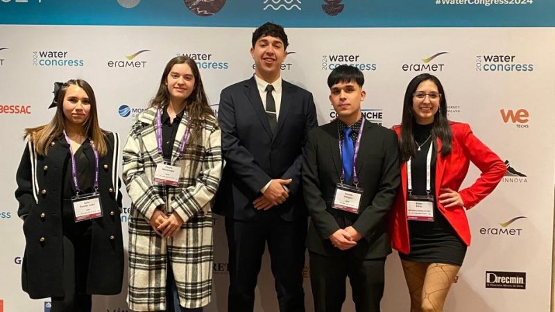 Estudiantes de Ingeniería Civil en Minas asisten al 