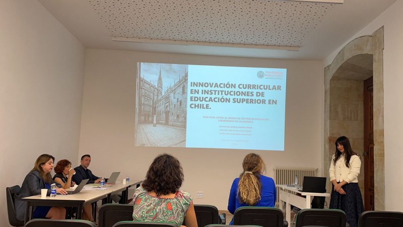 Decana Andrea Figueroa recibe el grado de Doctora en Educación