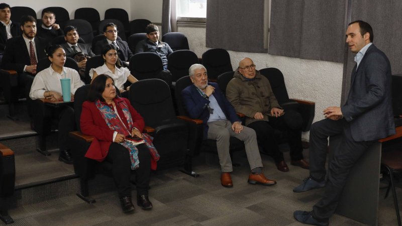 Derecho realizó conversatorio con Gendarmería de Chile