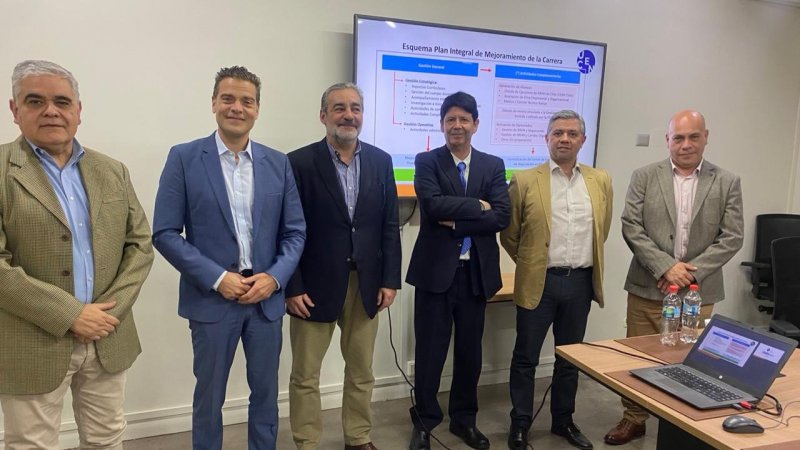 Carrera de Ingeniería en Administración de Empresas realizó su primera reunión con Comité Asesor Externo