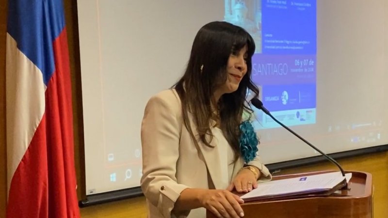 Decana Andrea Figueroa publica artículo científico sobre formación docente en la revista 