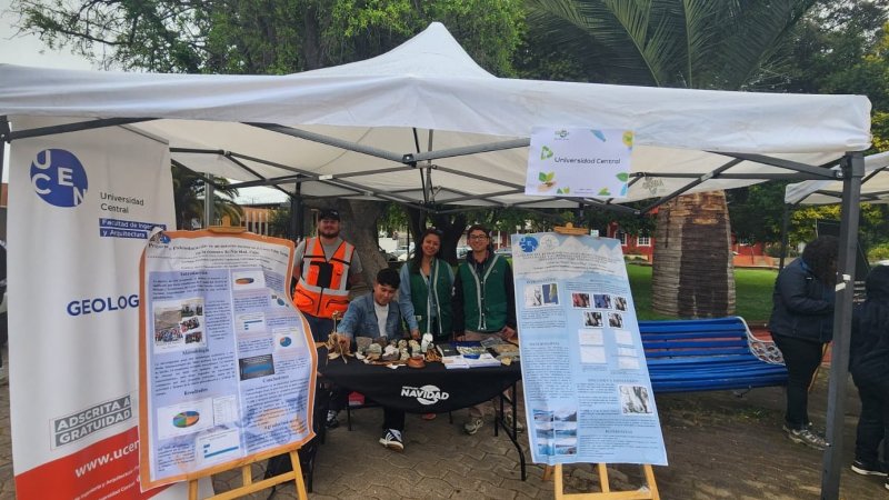 Carrera de Geología participa de la Feria Científica Educativa Ambiental en Navidad, VI Región