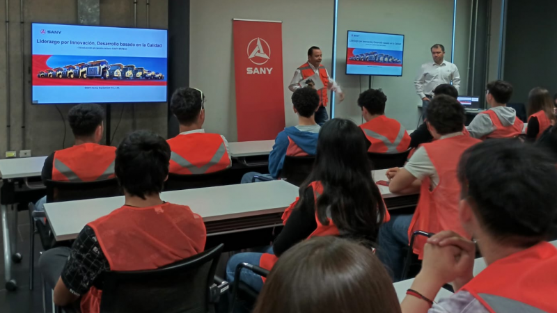 Estudiantes de Ingeniería Civil en Minas visita empresa Sany de equipos mineros