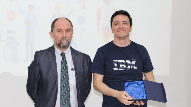 FINARQ distingue a su Egresado Destacado 2024 en jornada de Ingeniería Civil en Computación e Informática