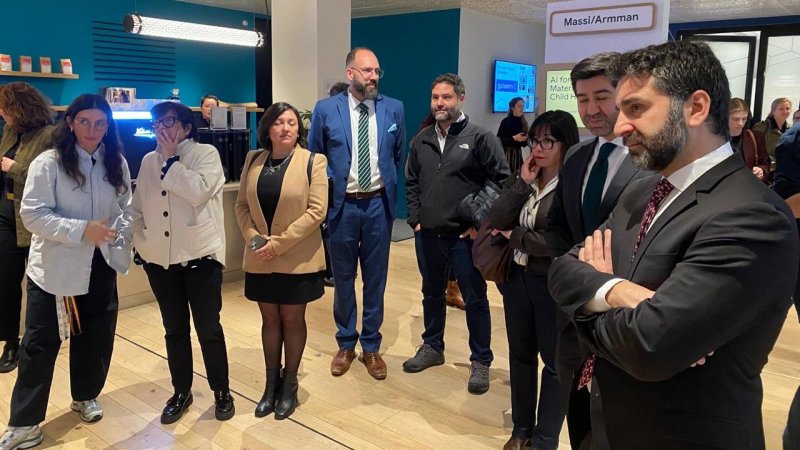 Profesora Asociada de la Universidad Central participa en cumbre sobre IA realizada en París