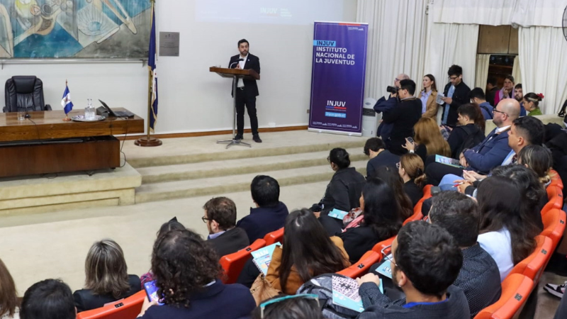 Directora de la DAVE participa en presentación de estudio INJUV sobre seguridad y reinserción social juvenil