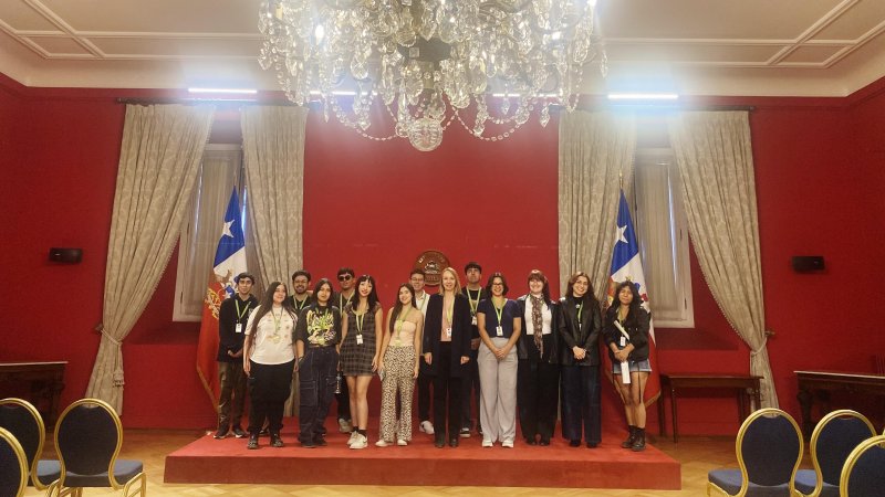 Estudiantes de Ciencia Política visitaron el Palacio de La Moneda en una experiencia formativa e integradora