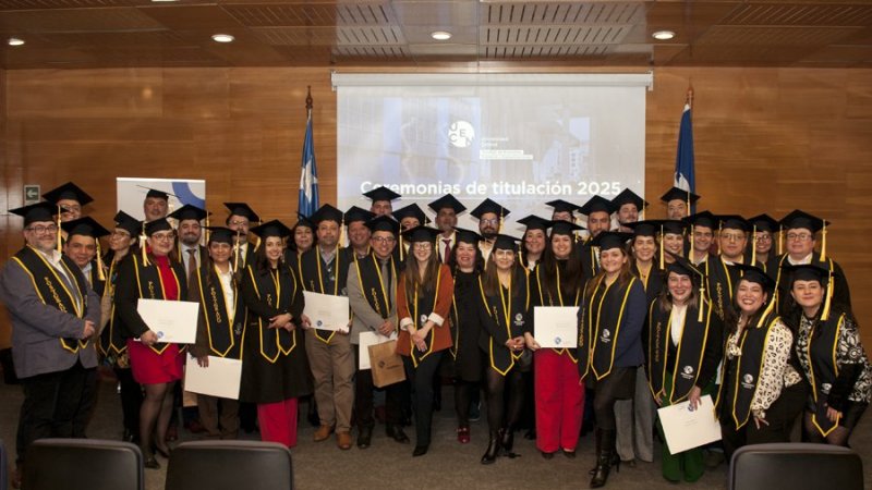 Nuevos profesionales se titulan en programas de Magíster de la Facultad de Economía, Gobierno y Comunicaciones