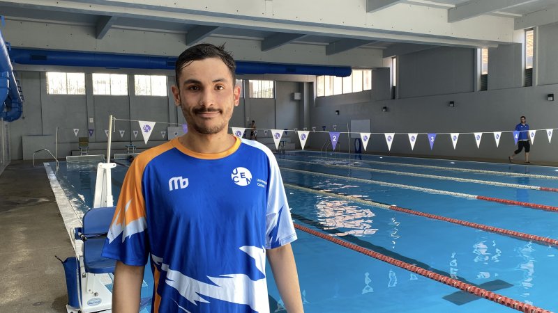 Deportista del mes DAVE: De Venezuela a la piscina universitaria: Juan Zambrano un viaje de dedicación y sueños