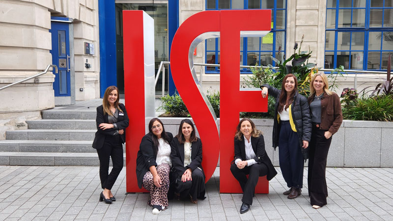 Directora de Transformación Digital Educativa participó en el «Santander Women 50 Summit» en la London School of Economics