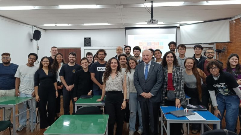 Delegación de la Universidad Central realiza encuentro académico en la Escuela Politécnica de la Universidad de Sao Paulo